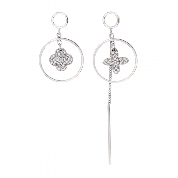 Pendientes largos desiguales Cruz